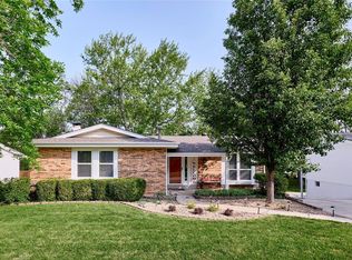 829 Forest Village Dr, Ballwin, MO
