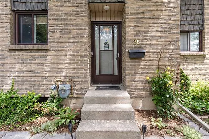3 bed, $2,300 — Photo 4