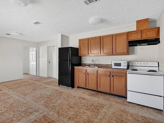 2nd image of 250 Nelle Ave #19.5