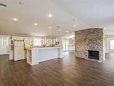 5th image of 303 Lakeway Dr