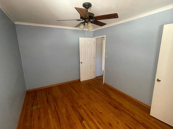 4th image of 696 Dorothea Ln #1