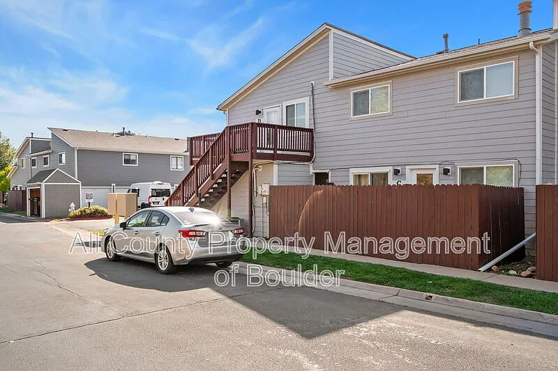 2 bed, 1.0 bath, 880 sqft, $1,795 — Photo 2
