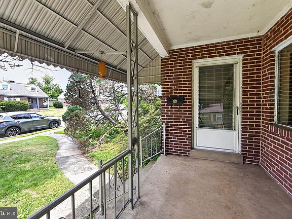 2nd image of 998 Park Dr