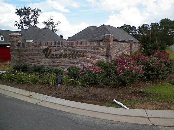 3rd image of 110 Versailles Blvd