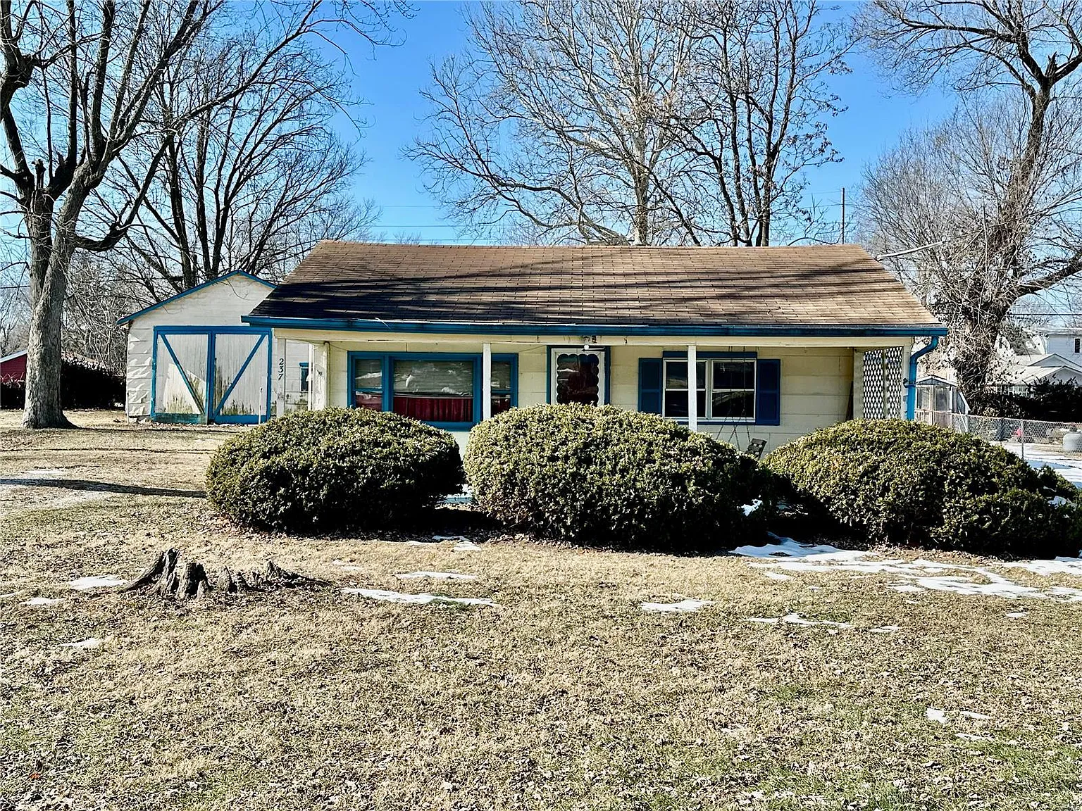 237 Lindenwood Dr photo 1