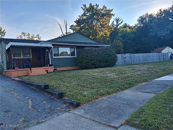 3rd image of 2879 Linda Dr NW