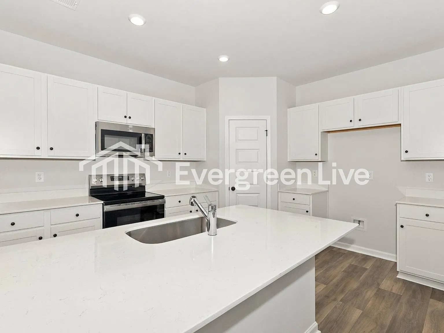 3 bed, 2.5 bath, 1905 sqft, $1,850 — Photo 4