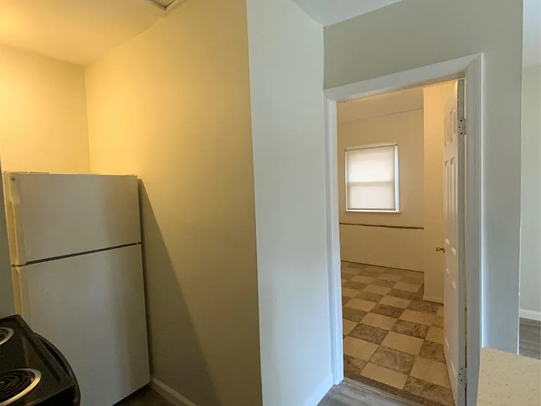 76 Garden City Ave — Photo 9
