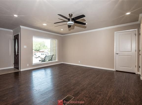 3rd image of 2414 Briarwood Ln