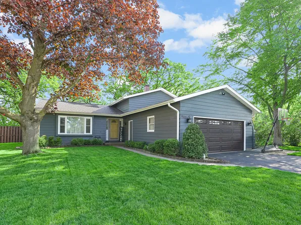 1400 Woodland Ln, McHenry, IL 60051