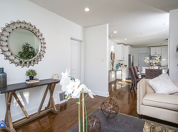 3rd image of 1106 S Lyman Ave
