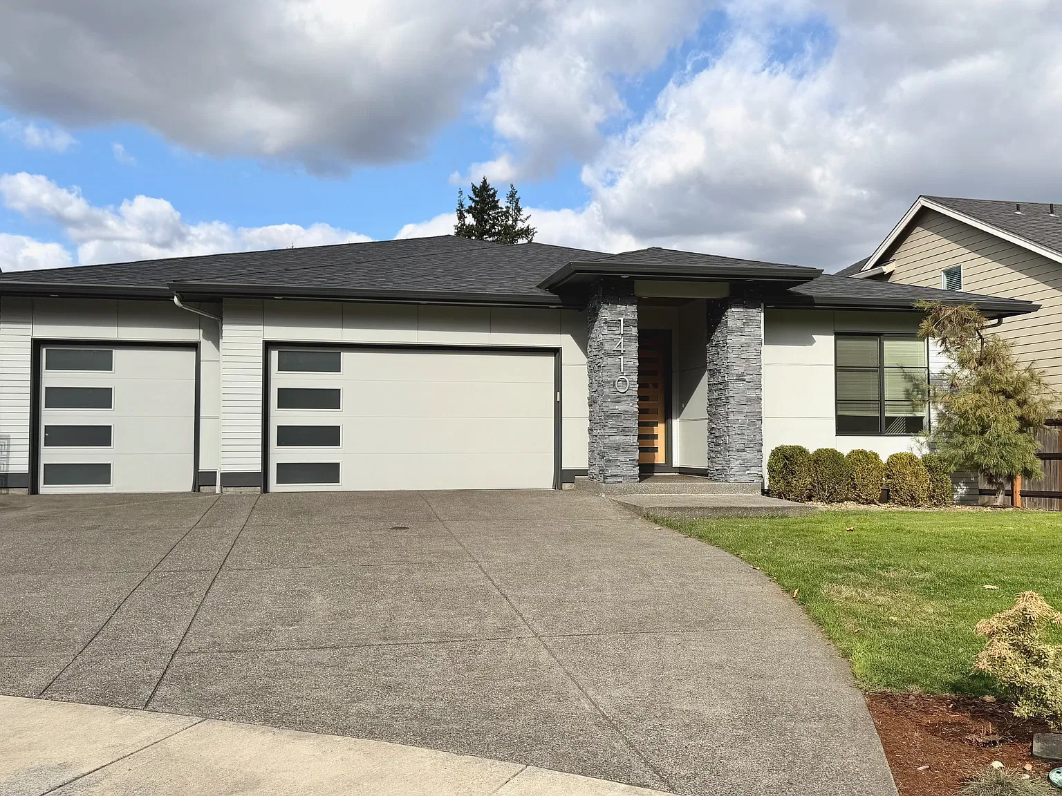 3 bed, 2.5 bath, 2305 sqft, $3,450 — Photo 2