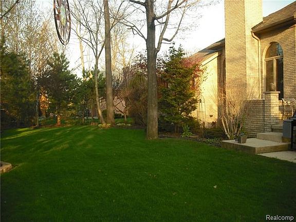 5th image of 14253 Redwood Dr