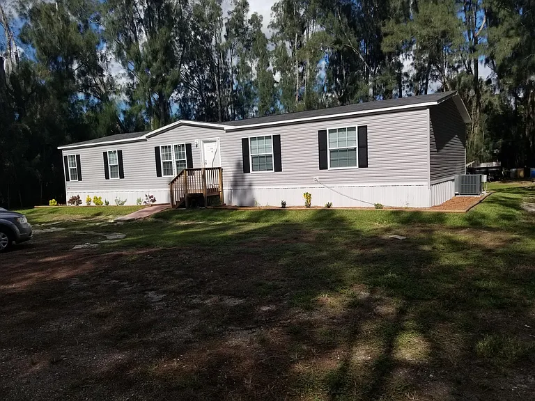 12118 Anderson Dr — Photo 2