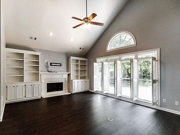Open great room with high ceiling