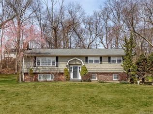 26 Clinton Dr, Shelton, CT 06484