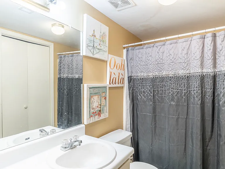 510 E Gillespie St #22D — Photo 6