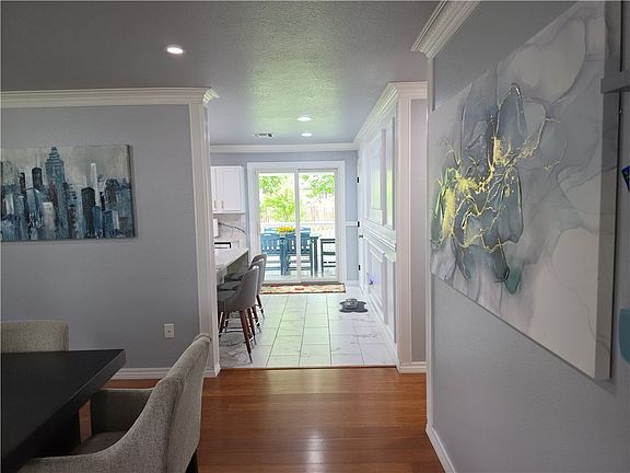 2nd image of 1001 SE 11th St