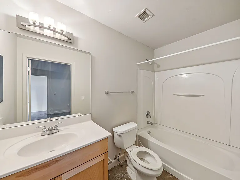 Stadium Loft Apartments — Photo 14