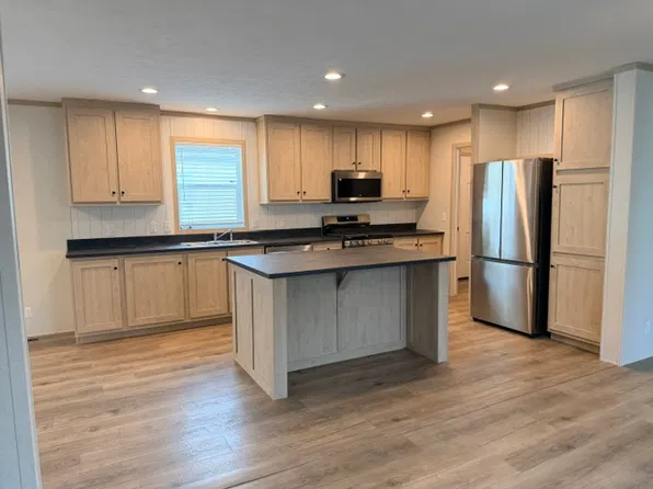 6555 Biscayne Blvd E #85, Brighton, MI 48114