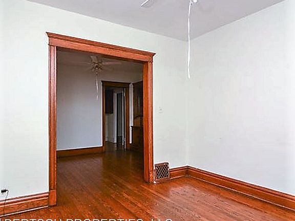 2nd image of 1617 W Waveland Ave Unit 1