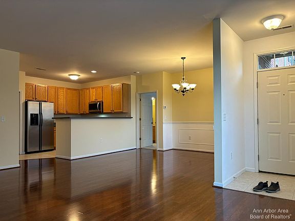5th image of 3145 Primrose Ln
