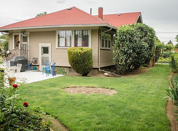 2nd image of 1418 Isaacs Ave