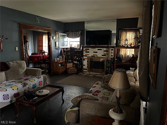 5th image of 450 Belmont