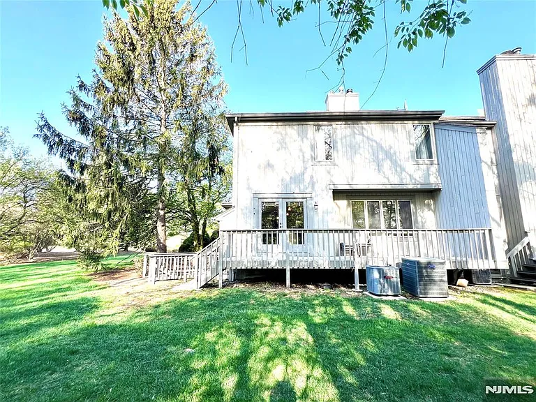 610 Glasmere Rd — Photo 10