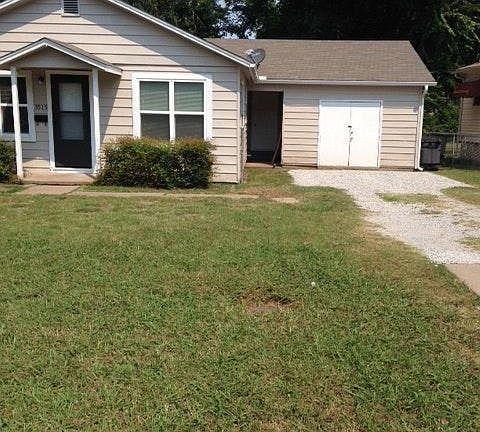 Separate entrance to master.