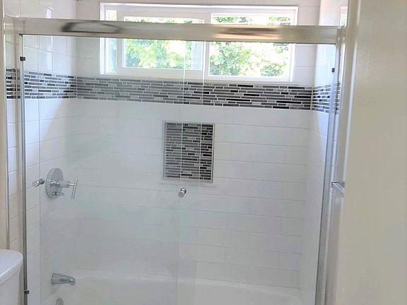 5th image of 3434 W 170th St APT 4