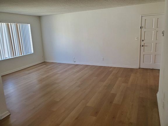 4th image of 10920 Rose Ave APT 9