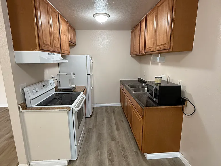 1260 E Washington Ave #7 — Photo 3