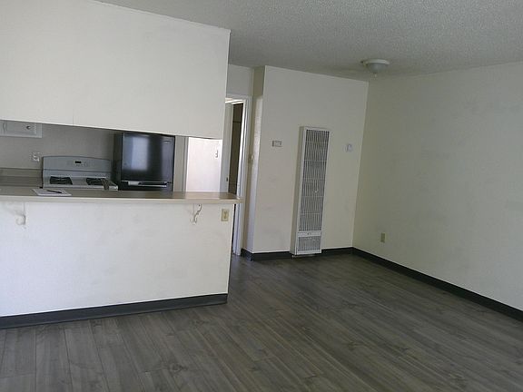 4th image of 322 W Oak St APT F