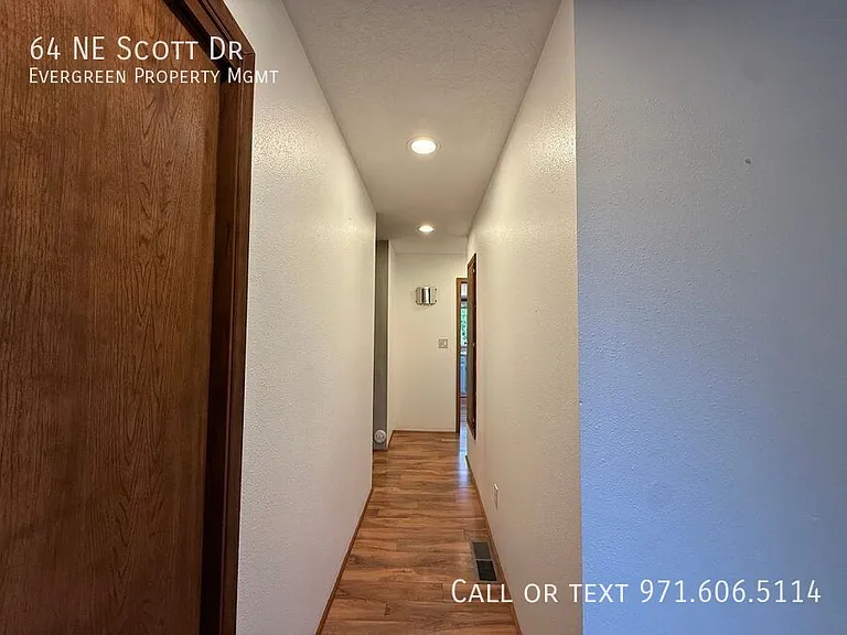 64 NE Scott Dr — Photo 7