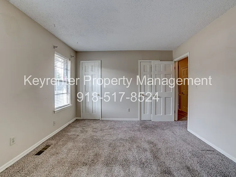 6105 S Troost Ave — Photo 13