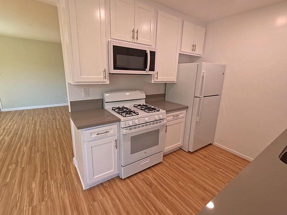 5th image of 925 S Sherbourne Dr APT 7