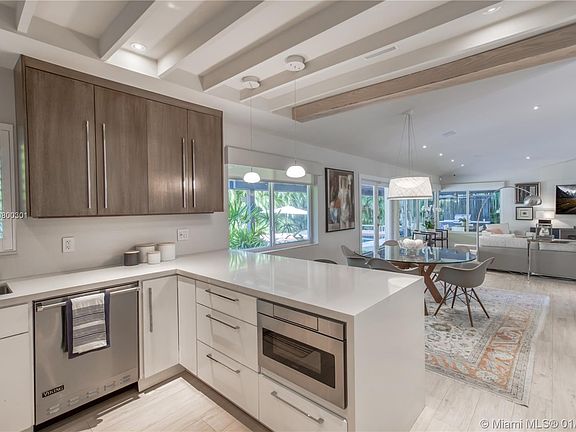3rd image of 3531 E Glencoe St #3531