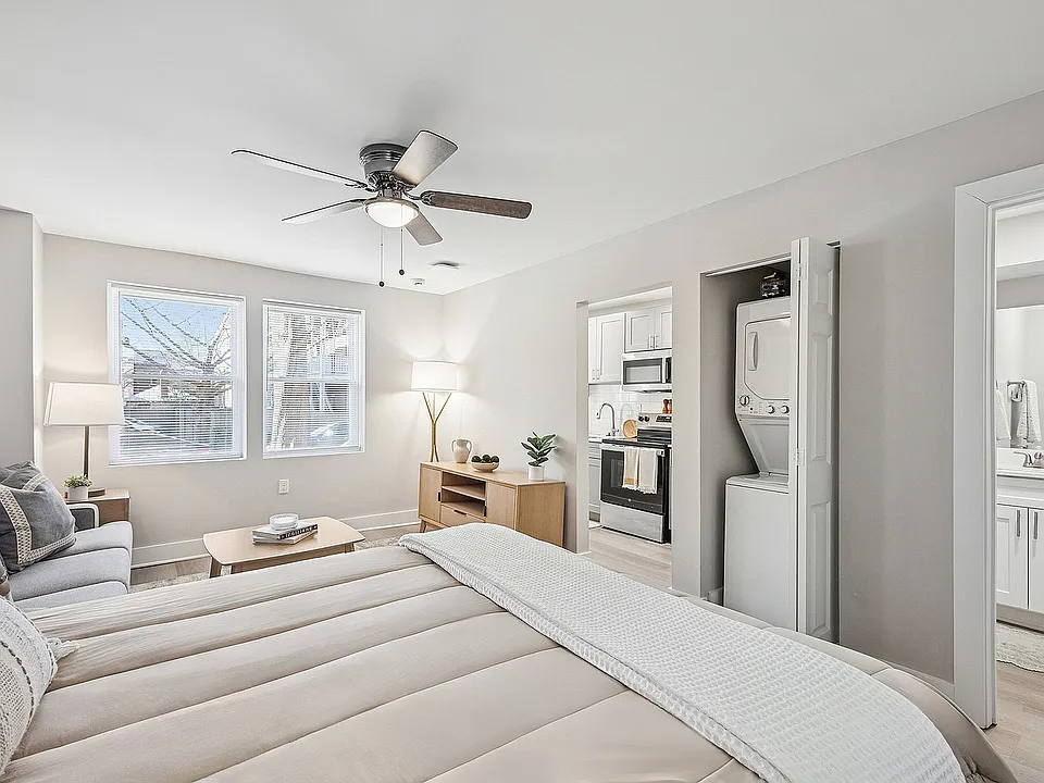 Renovated Studio in 2621 Stuart Ave