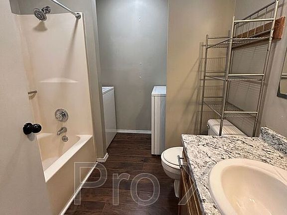5th image of 517 E Washington St #A