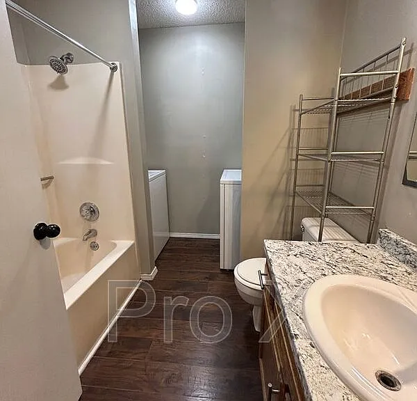 517 E Washington St #A — Photo 5