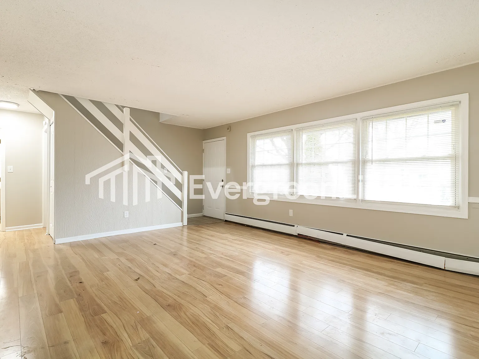 4 bed, 2.0 bath, 2508 sqft, $2,565 — Photo 3