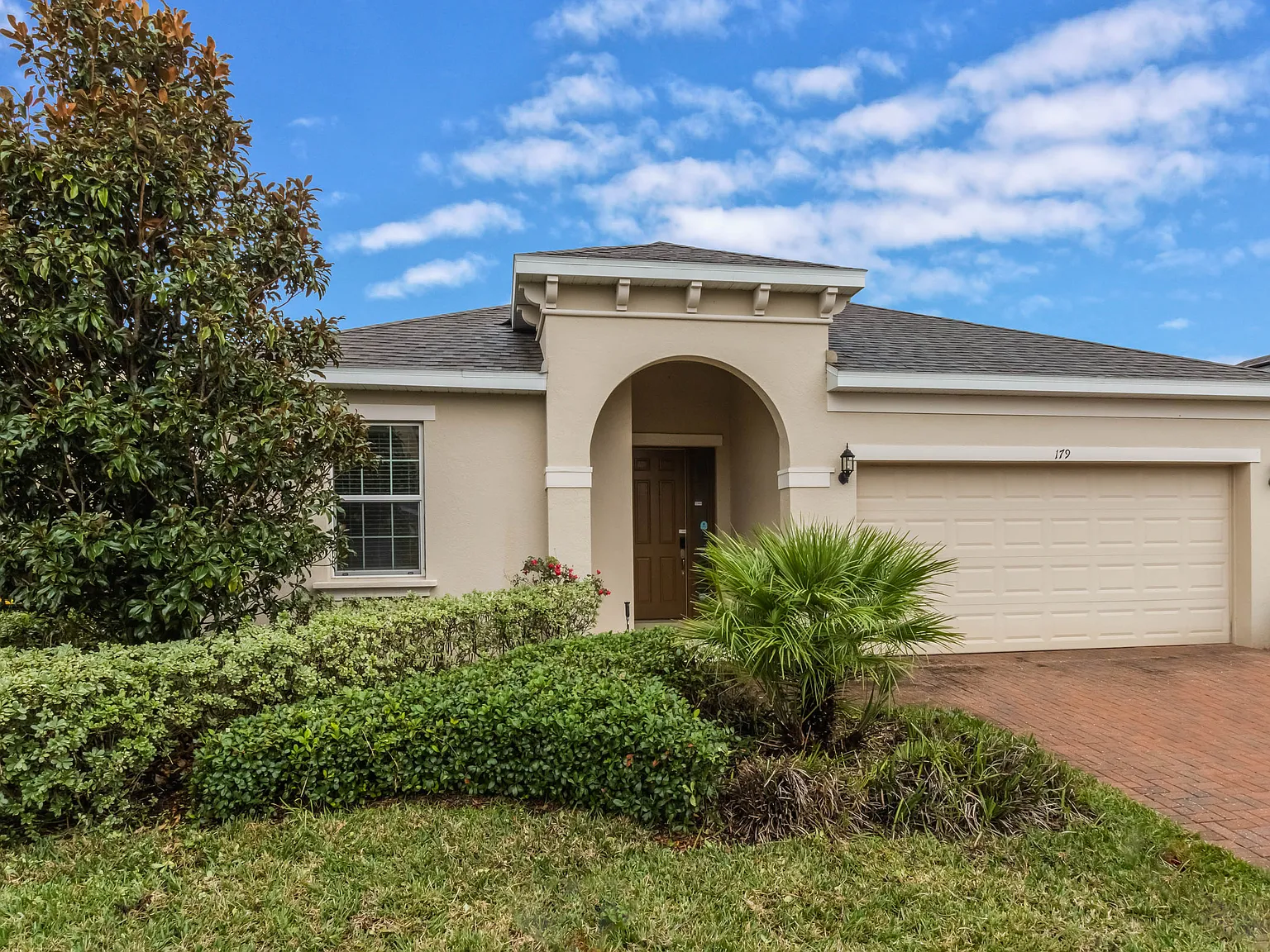 3 bed, 1571 sqft, $2,100 — Photo 2