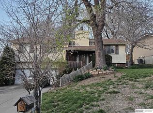 811 Moore Dr, Bellevue, NE 68005