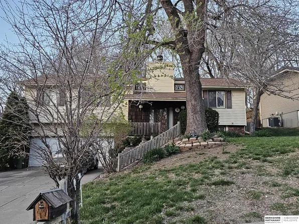 811 Moore Dr, Bellevue, NE 68005