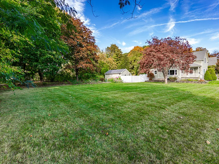 18 Highland Ave — Photo 4