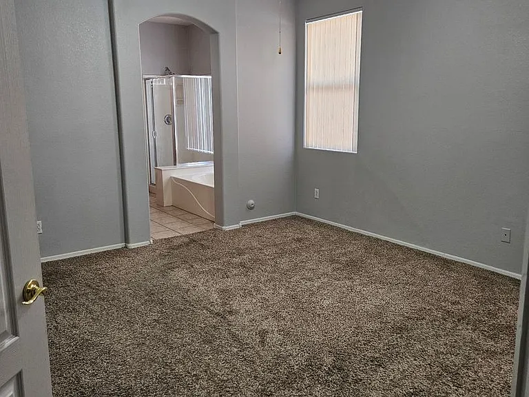 931 E Sherri Dr — Photo 8