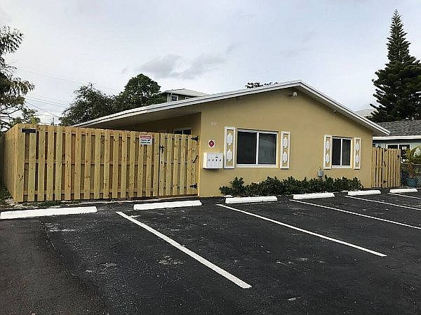 1st image of 809  Ne 23rd Dr