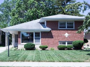 8924 Ottawa Ave, Morton Grove, IL 60053