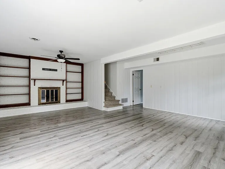 4901 Yadkin Dr — Photo 16